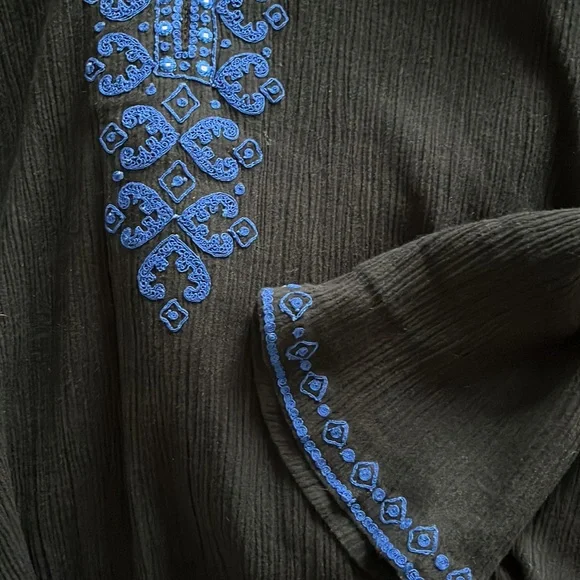 Sulu tunic/beach cover up. Black w midnight blue embroidery. Size 8 - Picture 4 of 4